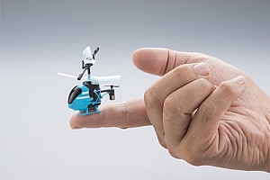 世界上最小的遥控直升机